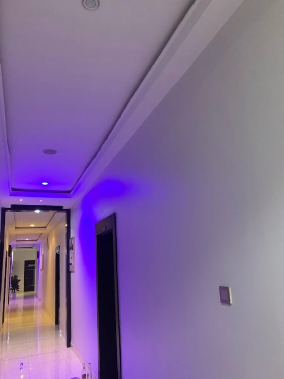 Leons Hotel and Suite