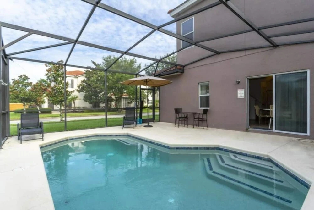 4572 Perfect home for your family close to all parks