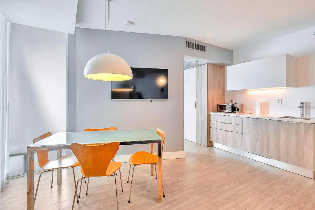 Boutique Hotel Suite 1215 West Avenue