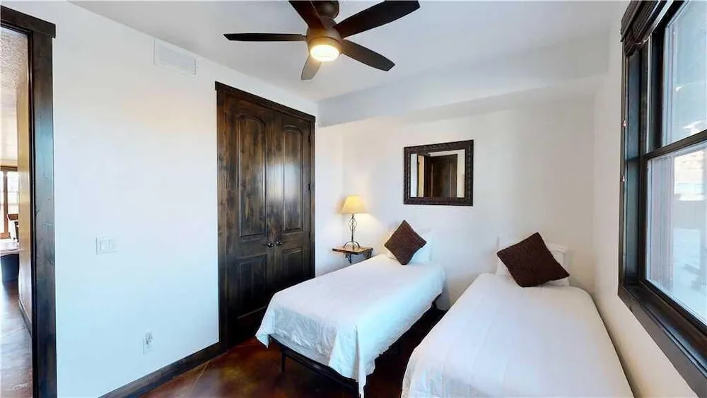 Paraiso ~ #8 2 Bedroom Condo
