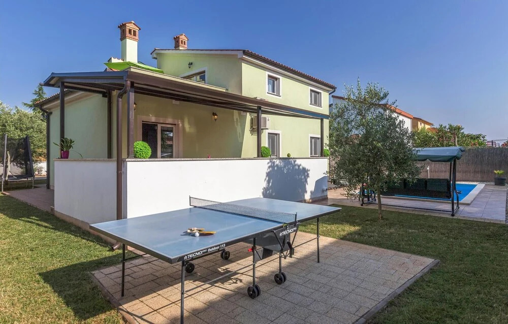 Beautiful Home in Fazana With Wifi and 5 Bedrooms