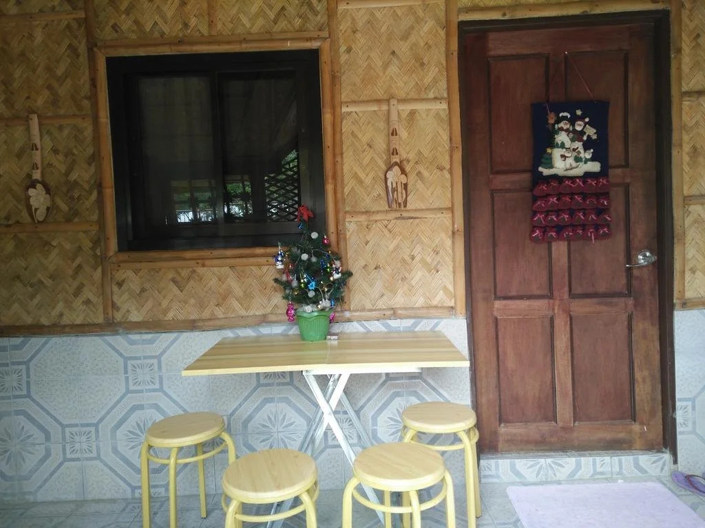 Alonas Traditional Filipino Home near 100 Islands Wharf