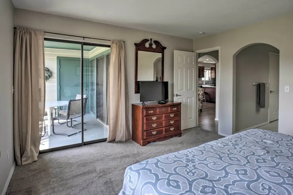 < 1 Mi to Branson Strip: Condo on Golf Course!