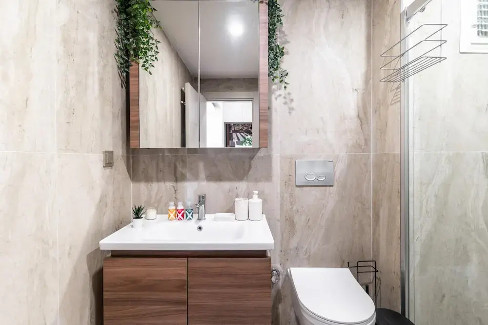 Central Studio w Balcony 10 min to Lara Beach