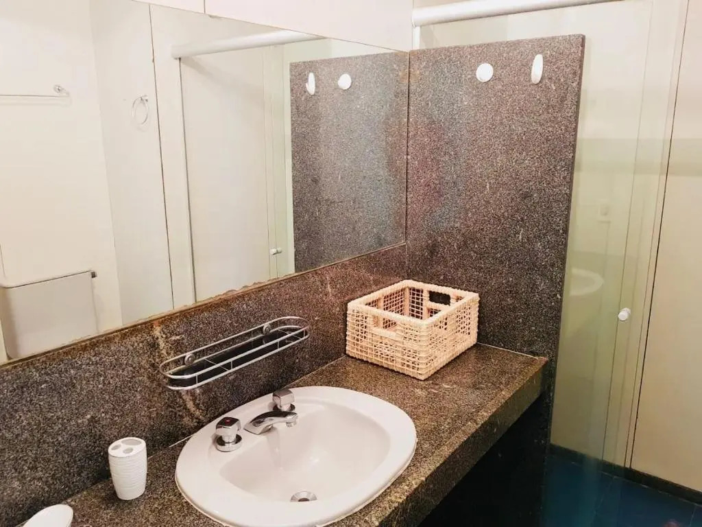 Leblon Flat 2 quartos varanda vista mar, piscina, sauna, e garagem WIFI 500M