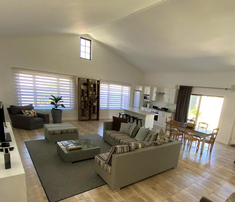 The Lily House Hermanus - Central Private Cottages