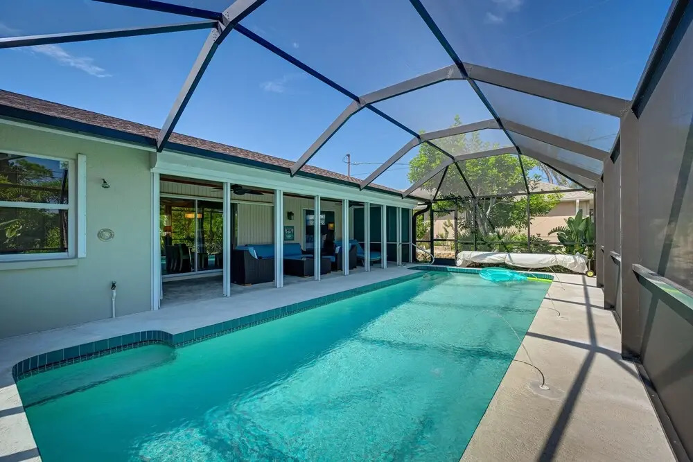 Englewood Oasis w/ Screened Lanai + Outdoor Pool!