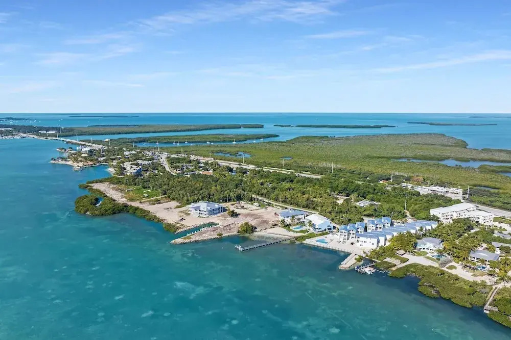 Islamorada Home, Ocean Views, Playroom, Near Tiki Bar, Pool, And Boat Dockage, Ultimate Keys Getaway 3 Bedroom Home by RedAwning