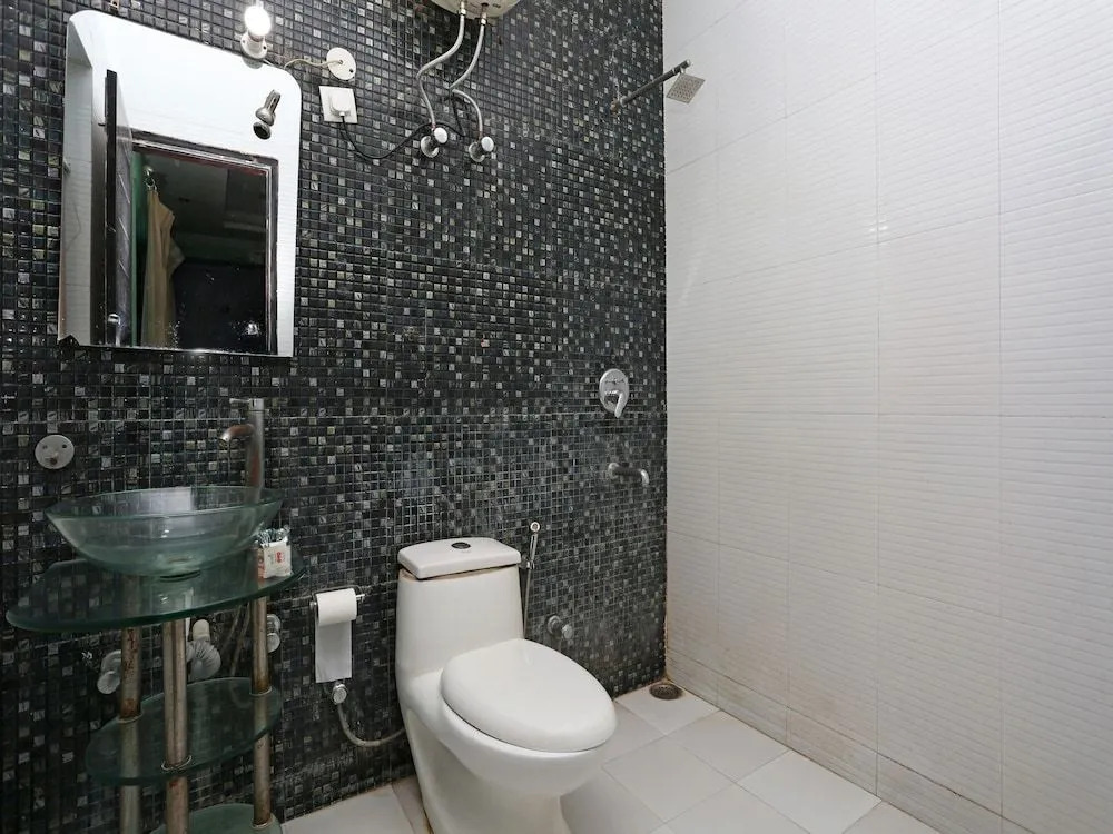 OYO 6895 Hotel Cybercity Rooms & Suites