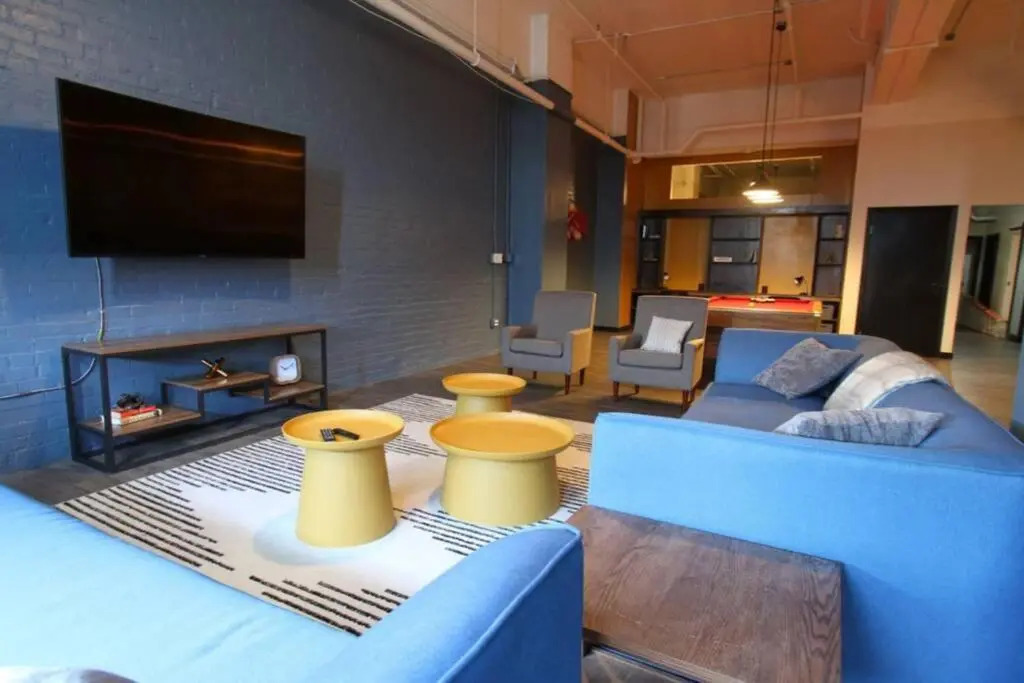 3E *New* Huge! Spacious 3 Bedroom in Oakland that sleeps 12!