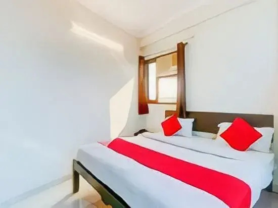 Hotel Amaira by OYO Rooms