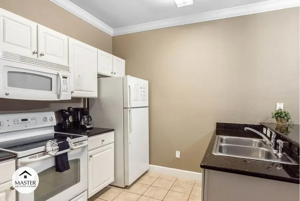 3 Bedrooms S / Lucaya Village Townhouse by RedAwning