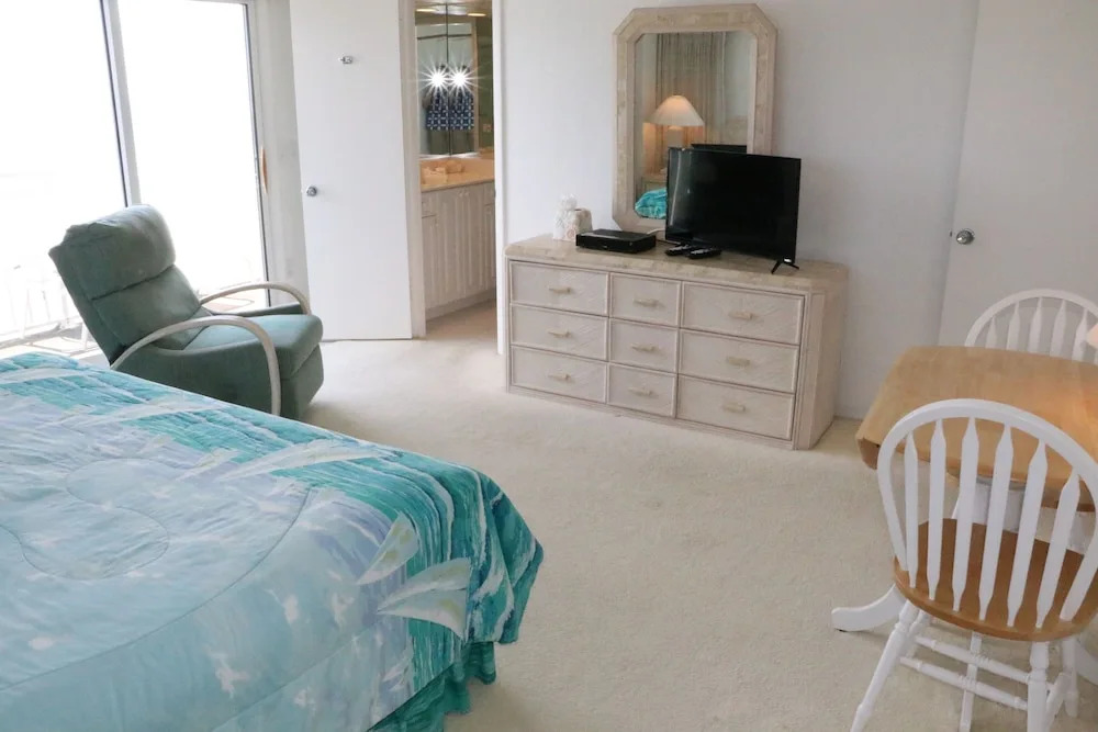 Jamaica Royale 805 Top Floor With Amazing Views! 2 Bedroom Condo