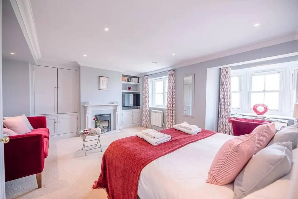 Sea Crest With 4 Bedrooms and 2 Bathrooms