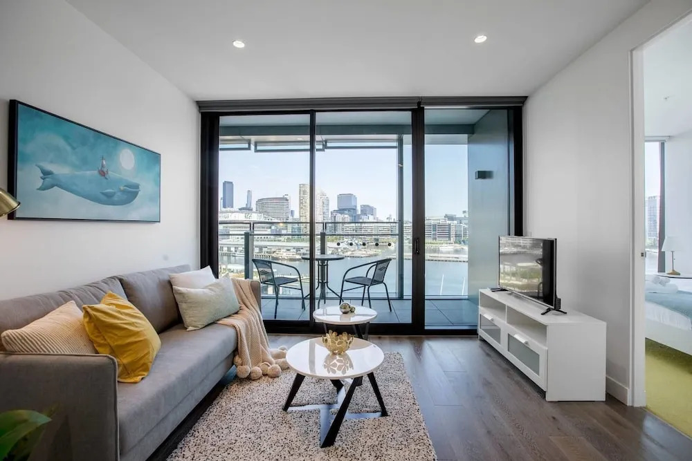 87 Docklands 2BD 2BTH Waterside with Carpark