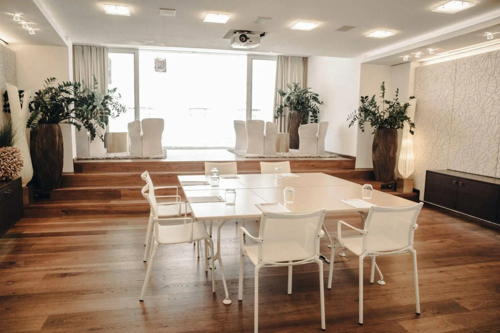 Iris Porsche Hotel & Restaurant