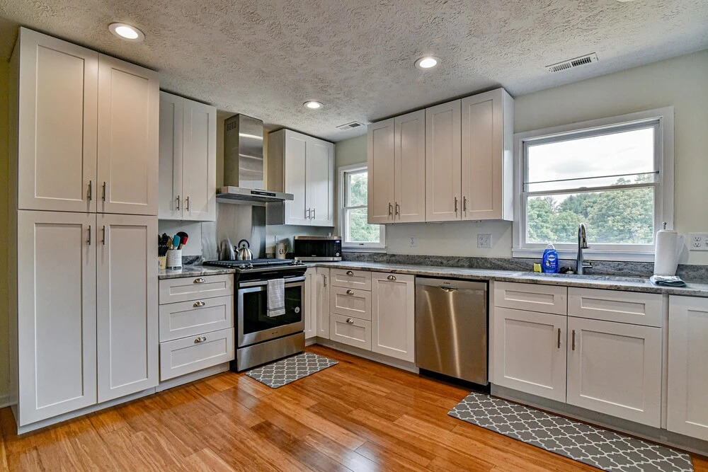 Aiken Rd - 6 BR - hot tub and game room