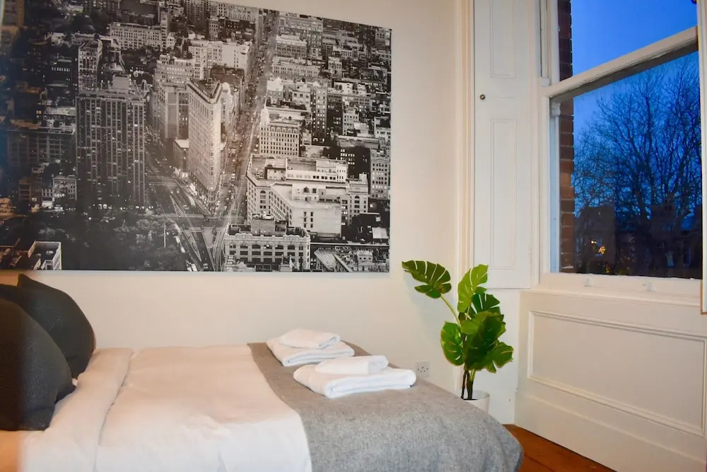Stylish 2 Bedroom Georgian Apartment in City Centre