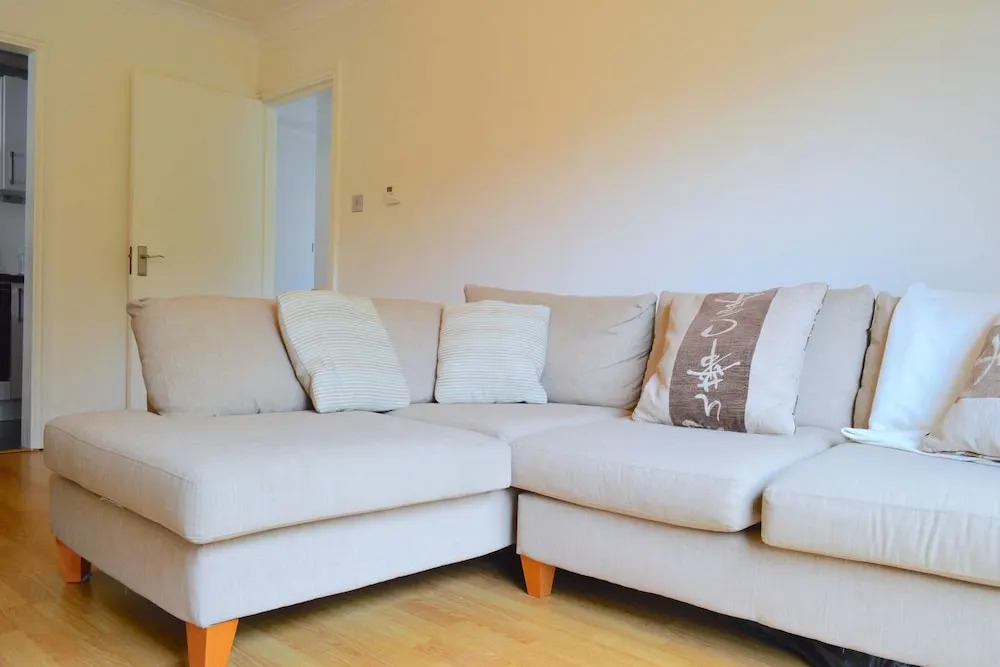 Spacious 1 Bedroom Flat Minutes From Oval