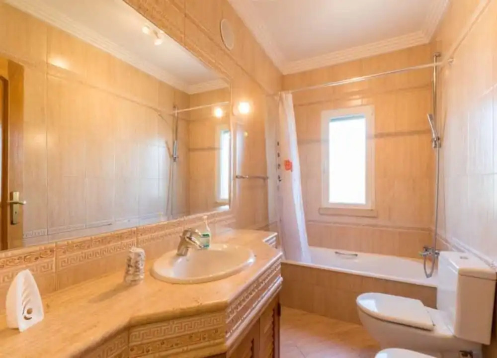 Villa - 4 Bedrooms with Pool and WiFi - 102546