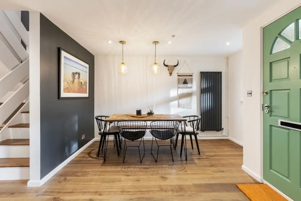 Designer 3 Bed House With Spacious Interior in Haggerston