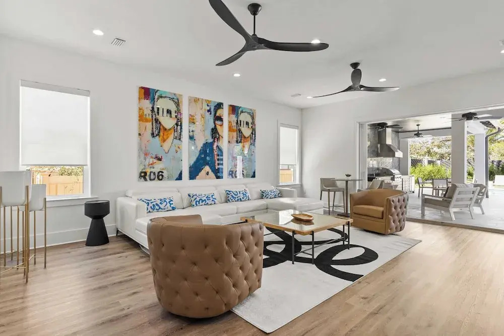 30A Salt & Solace Pool, Golf Cart, Hot Tub + Outdoor Kitchen