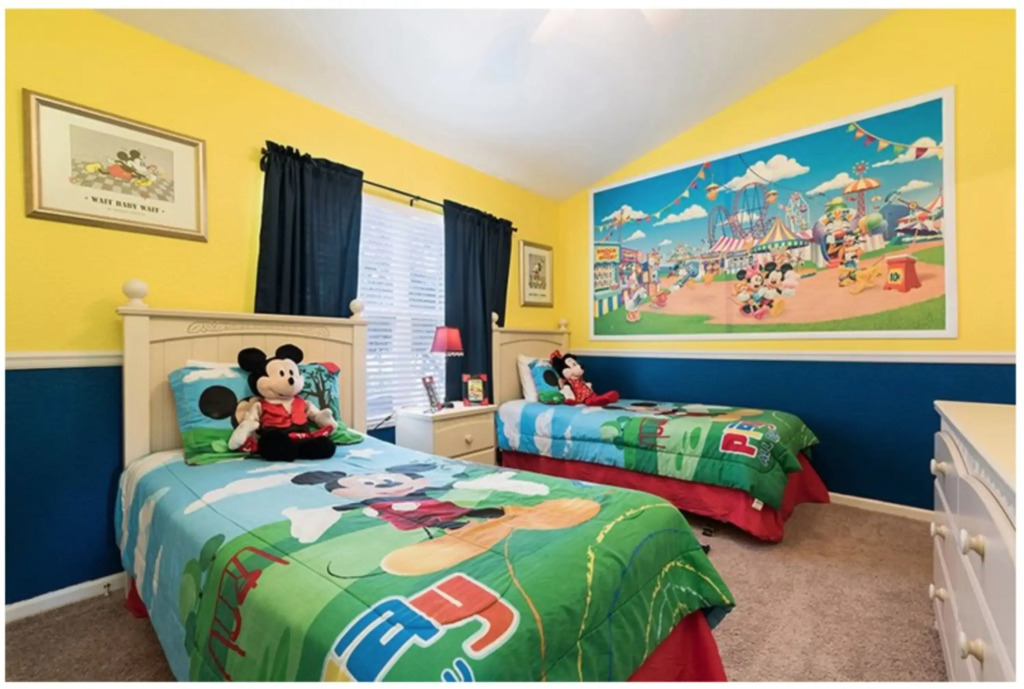 3 BR 2 Miles to Disney Pool Free Wifi and More