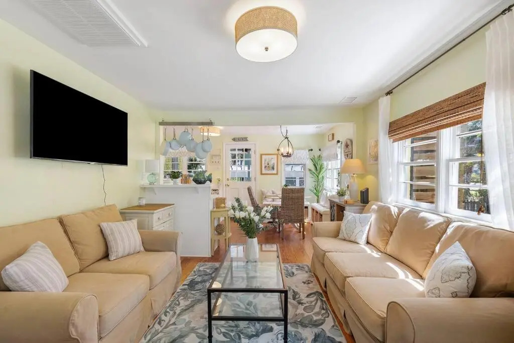 817 E Ashely Ave Pleasant Breeze