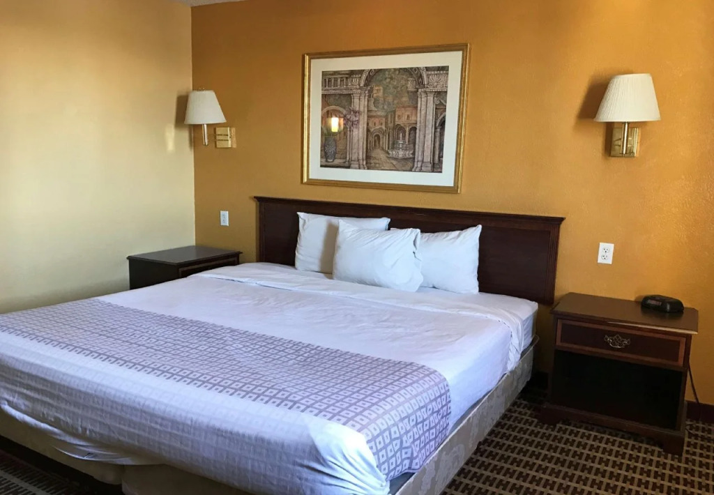Americas Best Value Inn - Bell Tower