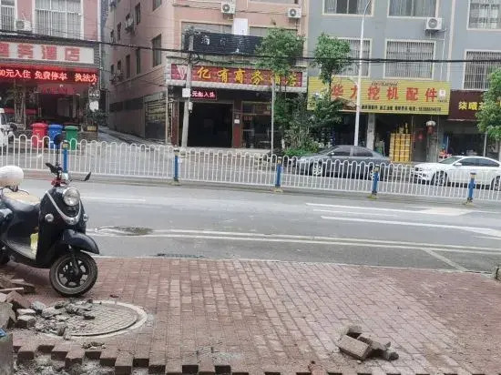 Guangnan Xinshengdu Business Hotel