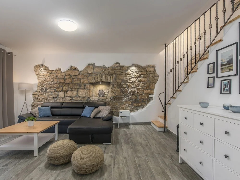 Beautiful Stone House with Large Garden And Private Pool