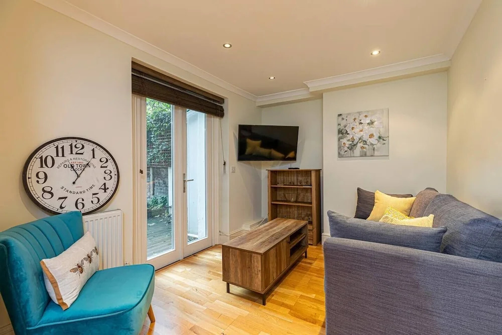 Homely 2-bed flat in Little Venice