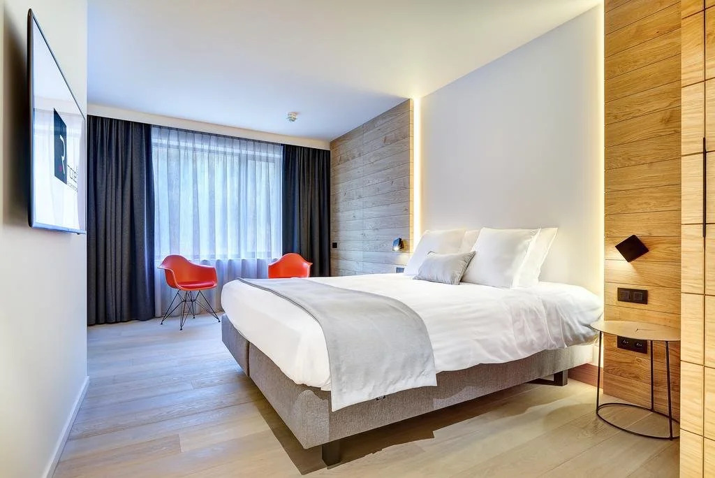 R hotel experiences