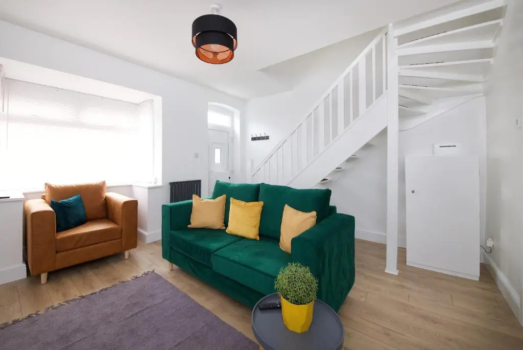 Air Host and Stay - Thomson House - Sleeps 4 2 mins walk from Stockport train station and town centre