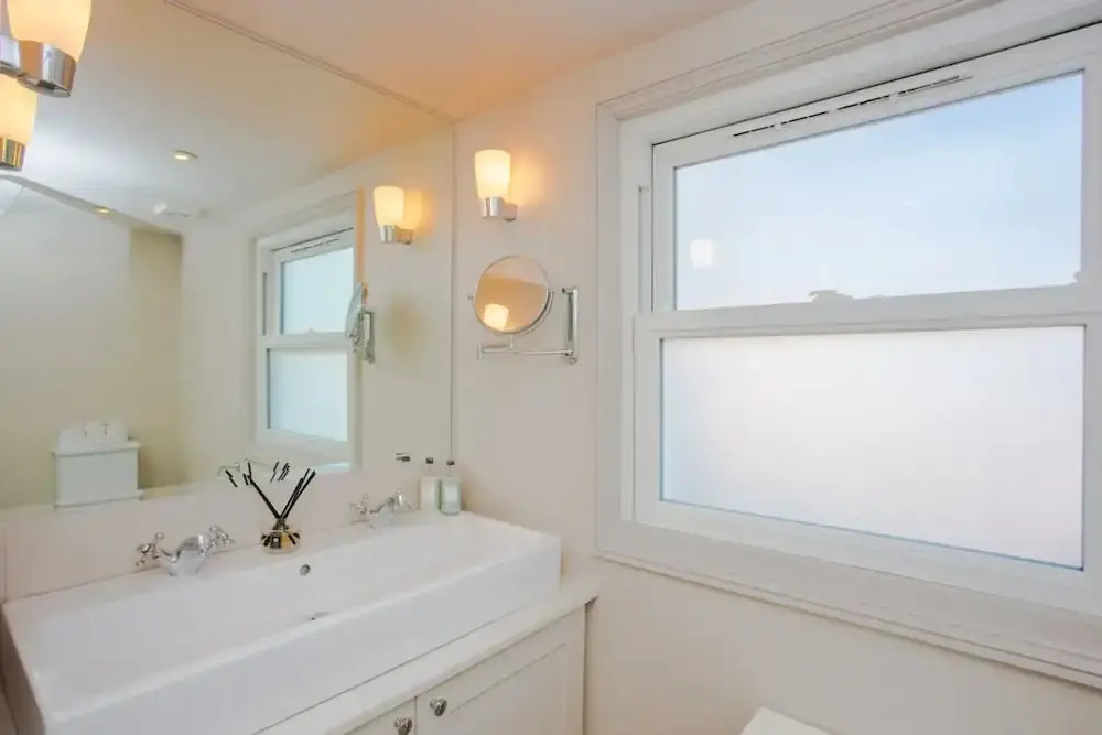 Classic and Elegant 3 Bedroom Apartment With Private Garden