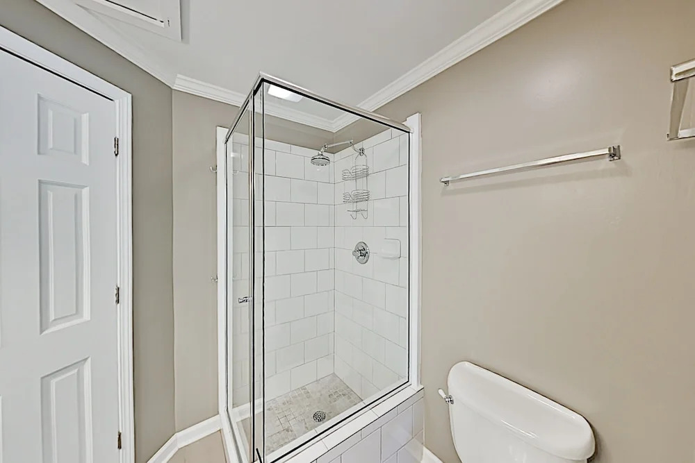 The Lime House W/ 2 Kitchens & Large Fenced Yard 4 Bedroom Home