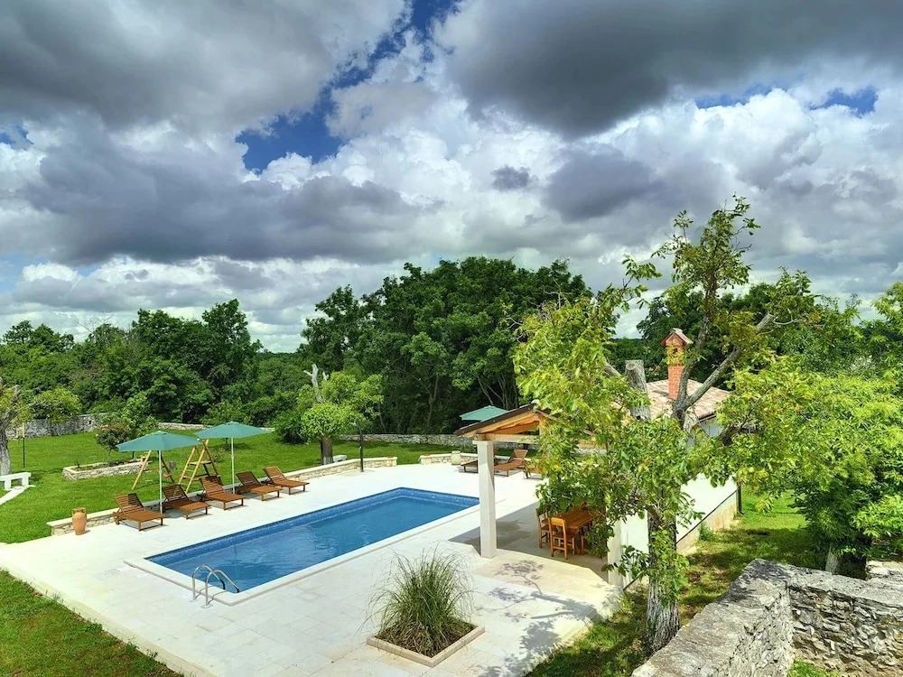 Holiday Home in Rojnici With Private Pool