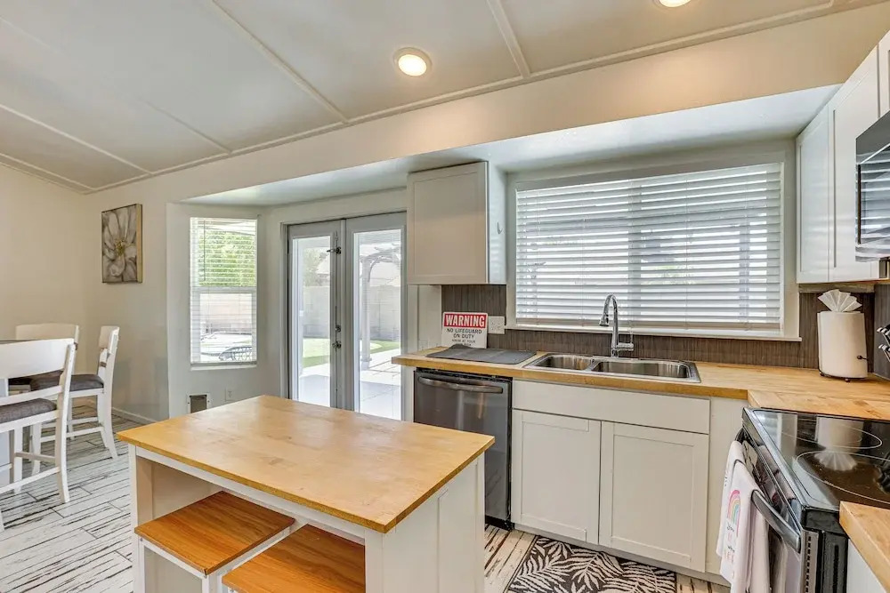 Welcoming Group Getaway w/ Pool & Patio in Peoria!