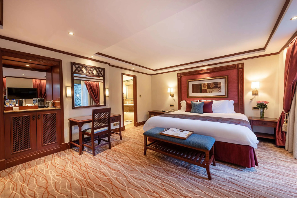 Отель Nairobi Serena
