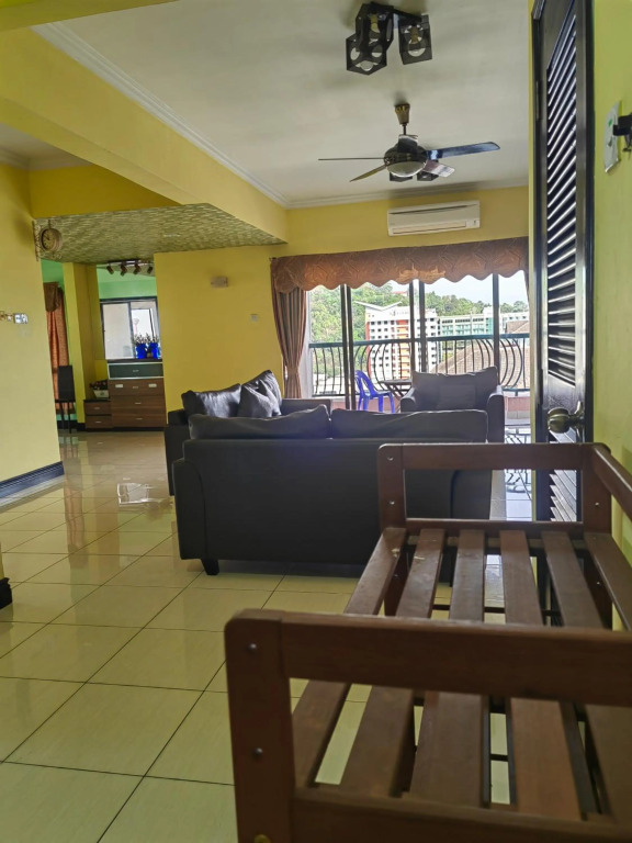 Petronella Luxury Penthouse marina court