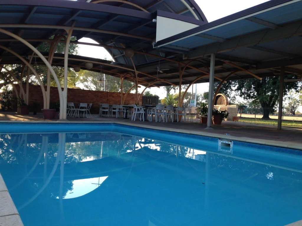 Jumbuck Motel - Oil Friendly Price