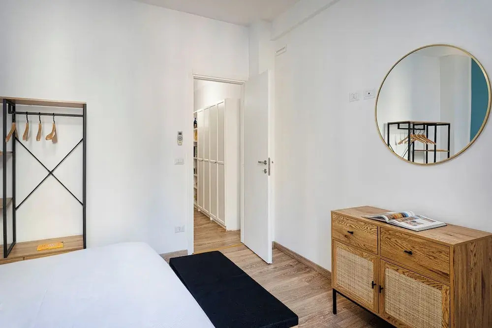 Art and Comfort near Lomellini Street