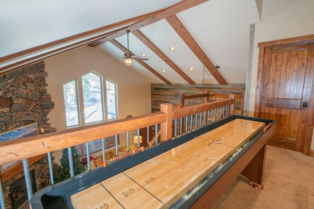 Silver Pine Lodge