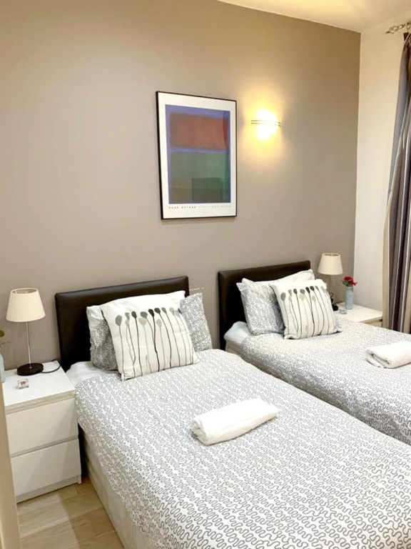 House With one Bedroom in Greater London, With Wonderful City View, Terrace and Wifi