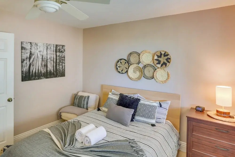 Spacious Crestline Retreat: 1 Mi to Lake Gregory