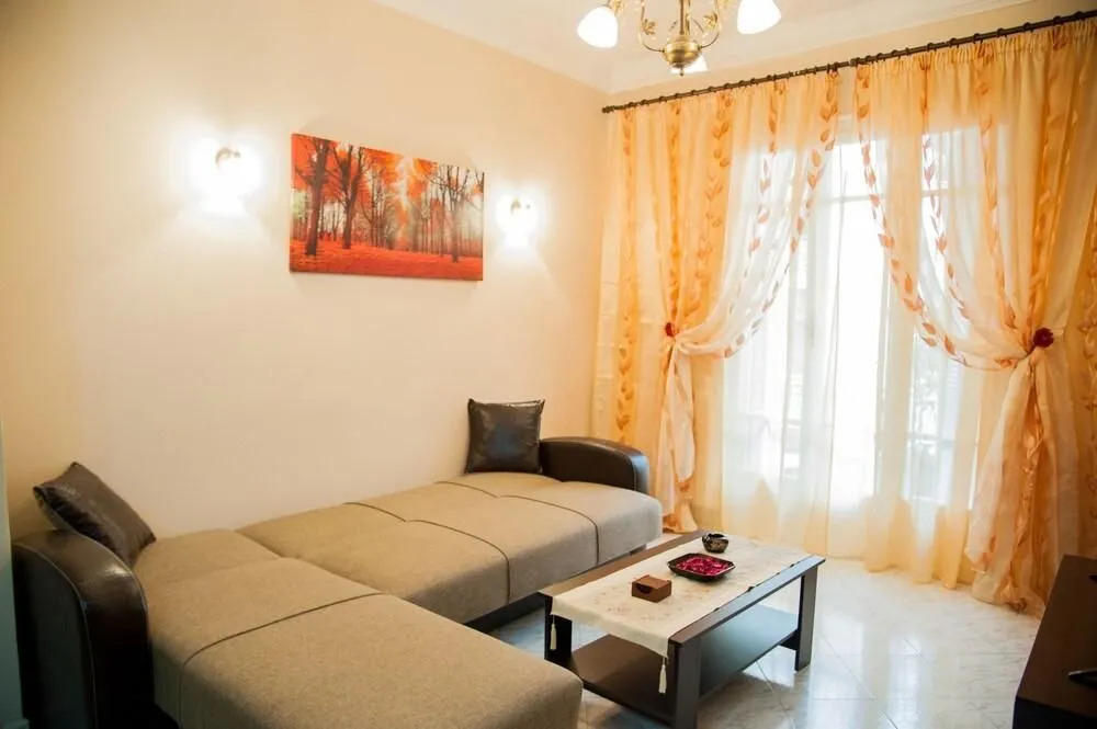 Bright Apt In Thisseio