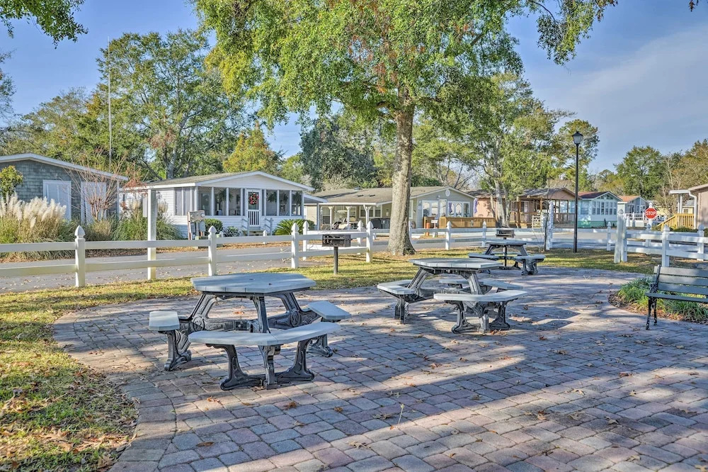 Below Deck Beach House: Walk to the Ocean