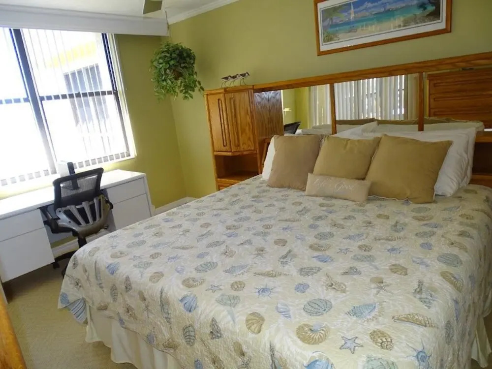 Gulf And Bay Club- E707 2 Bedroom Condo