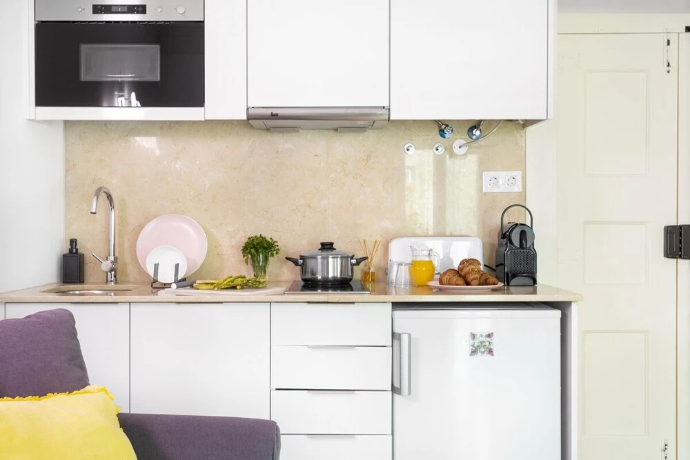 ALTIDO Chic 1BR Apt w/balcony close by Graça Viewpoint & tram stops
