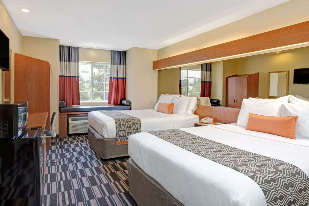 Microtel Inn & Suites by Wyndham Bushnell